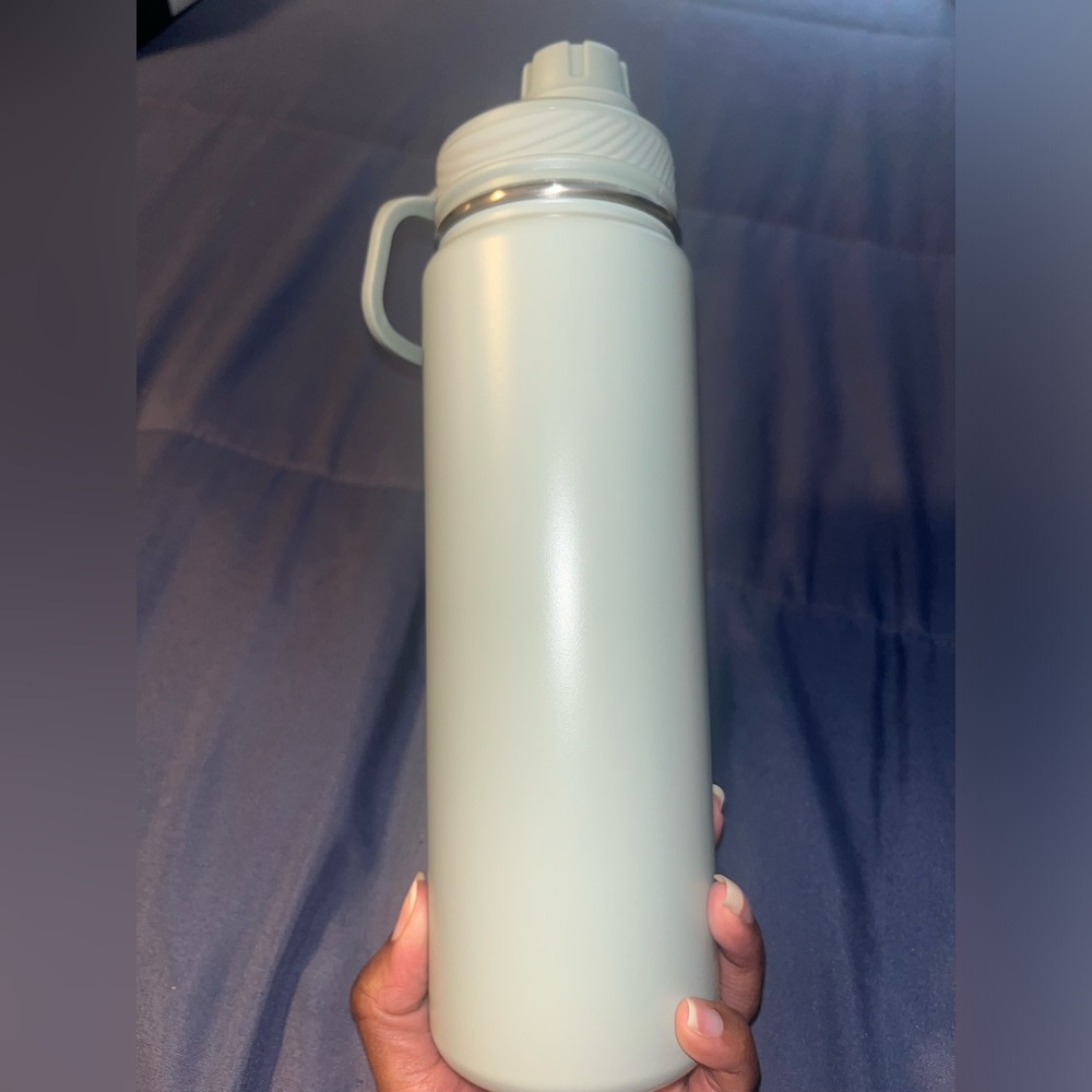 🚫SOLD🚫 🍋Lululemon NWOT Back to Life 24 oz. Sport Bottle - Green - Picture 6 of 12